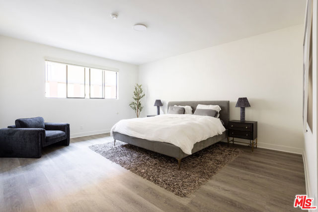 1823 N Fuller Avenue, Los Angeles CA: https://media.crmls.org/mediaz/0b50432d-9f8f-4186-acc0-51e682ff4231.jpg