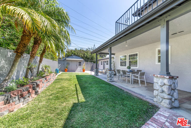 850 N Kenwood Street, Burbank CA: https://media.crmls.org/mediaz/0b504e48-1200-4690-a6cf-b08460e7e32e.jpg