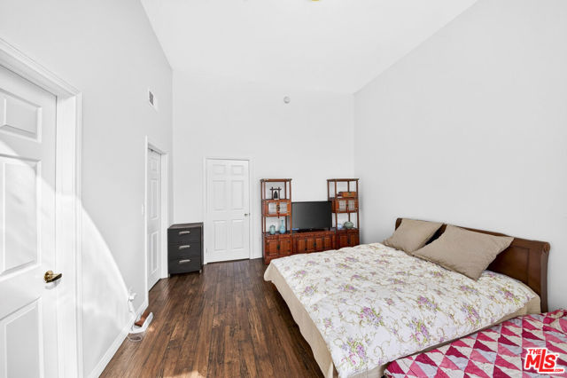 4823 Elmwood Avenue, C photo 16