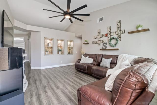 3358 Lake Circle Dr, Fallbrook CA: https://media.crmls.org/mediaz/0b50da36-a036-4b37-8abc-abcbd6d76f36.jpg