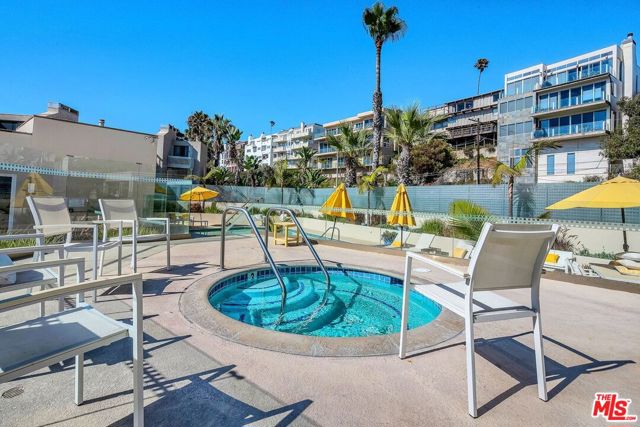 7301 Vista Del Mar, Playa del Rey CA: https://media.crmls.org/mediaz/0b50df29-52ab-41ce-9733-f57a245b2e32.jpg