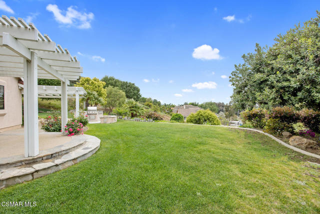 790 Spring Canyon Place, Thousand Oaks CA: https://media.crmls.org/mediaz/0b512538-4cb9-4a92-92a0-7f332187fca5.jpg