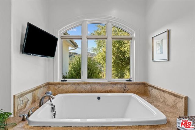 2373 Tuna Canyon Road, Topanga CA: https://media.crmls.org/mediaz/0b51b6bb-2552-48f7-8c78-66111b881c5b.jpg