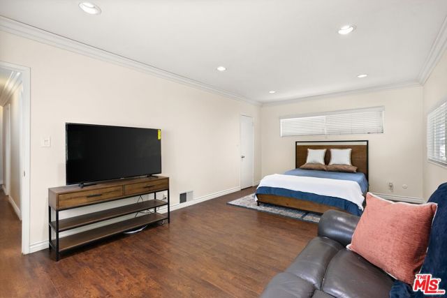 8420 Bleriot Avenue, Los Angeles CA: https://media.crmls.org/mediaz/0b52aa8d-64ab-4298-91bf-88d1d5b1582c.jpg