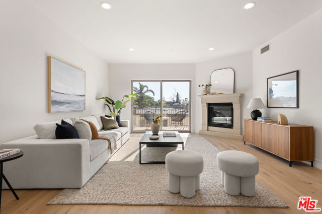 8238 W Manchester Avenue, Playa del Rey CA: https://media.crmls.org/mediaz/0b52b546-5945-45cc-a5bb-8bdd3af9e229.jpg