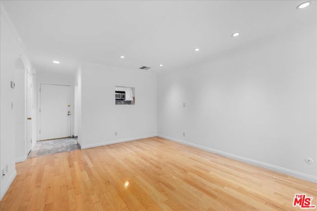740 North Kings Road, 114 photo 8