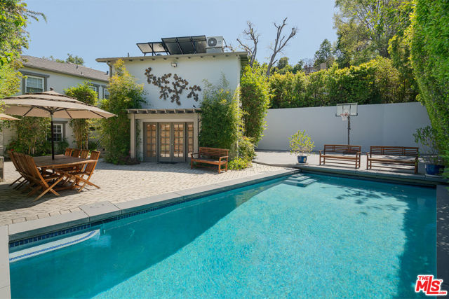 13477 Contour Drive, Sherman Oaks CA: https://media.crmls.org/mediaz/0b52ea01-dcc0-42ee-9d43-24a3c5eba768.jpg