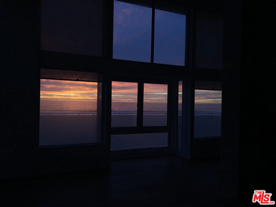 https://media.crmls.org/mediaz/0b5325ae-8ef5-430e-aa1b-ac318f71e34e.jpg?preset=X-Large