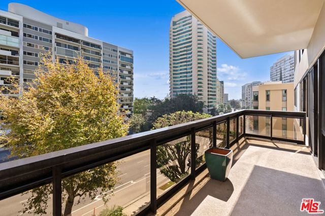 10445 Wilshire Boulevard, 406 photo 27