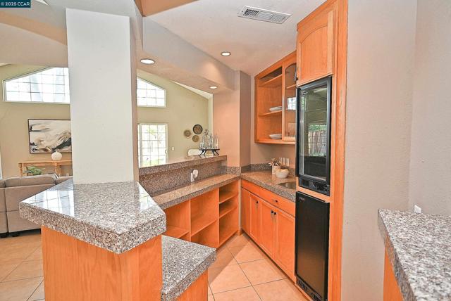 65 Dawn Dr, Pleasant Hill CA: https://media.crmls.org/mediaz/0b53e674-a279-46d7-aa8a-bef58dd02b58.jpg