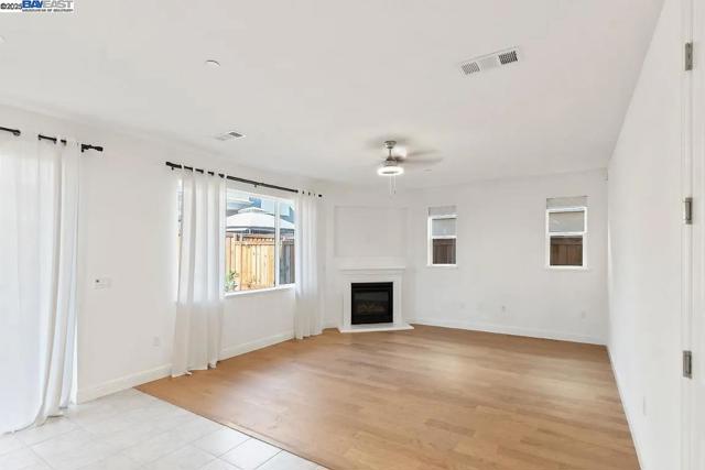 Image 3 of 28 For 2526 Modena Dr