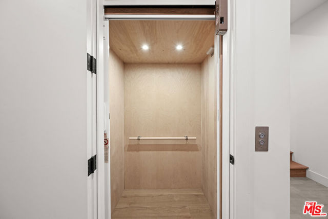 1324 Monument Street, Pacific Palisades CA: https://media.crmls.org/mediaz/0b5452d0-b87e-425f-8dd3-c6e0a9bfd295.jpg