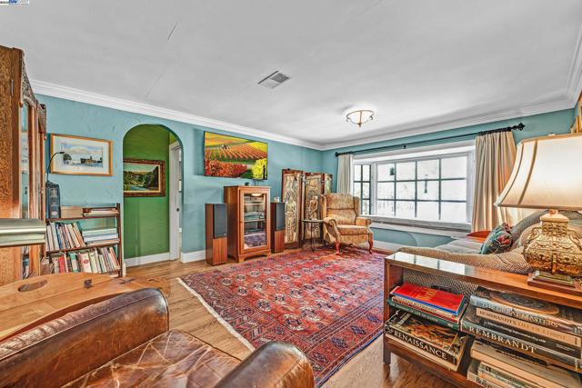 203 Roberta Ave, Pleasant Hill CA: https://media.crmls.org/mediaz/0b547778-4fd0-4d34-9584-72274616ea92.jpg