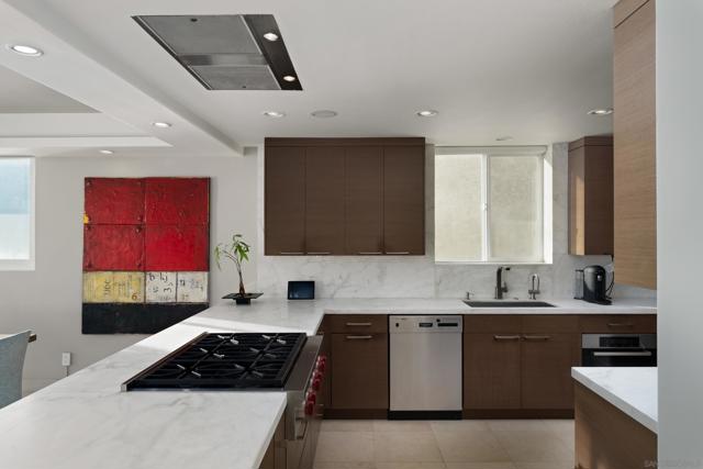 3860 Riviera Dr, San Diego CA: https://media.crmls.org/mediaz/0b548e25-c8b2-4a56-9142-cf7b4f53b943.jpg