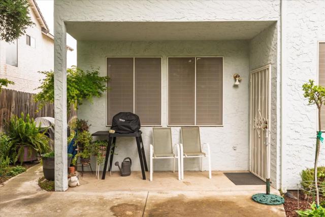 1130 Minarets Avenue, Clovis CA: https://media.crmls.org/mediaz/0b54c115-5448-4c33-aede-ca2227167e0f.jpg