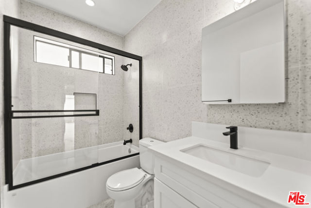 1254 9th Street, Santa Monica CA: https://media.crmls.org/mediaz/0b54da46-0bbb-4cdb-b8c3-bf197122a9c4.jpg