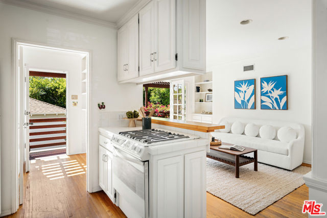 1475 Edris Drive, Los Angeles CA: https://media.crmls.org/mediaz/0b54e735-2f31-4fc7-8c6c-618119372117.jpg