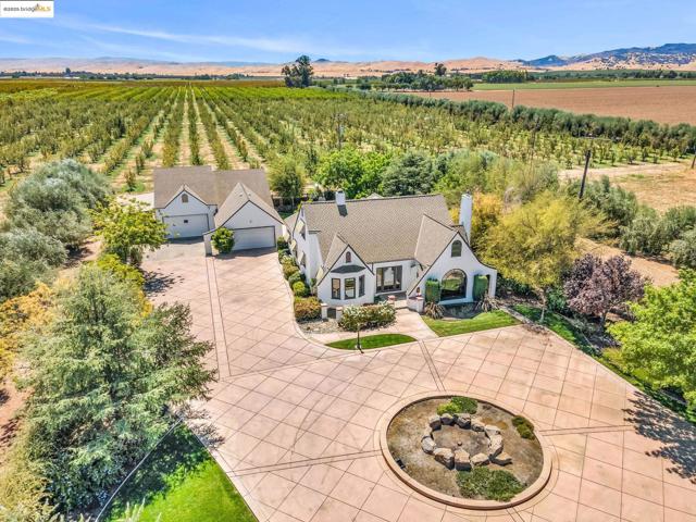 11081 BRENTWOOD BLVD., Brentwood CA: https://media.crmls.org/mediaz/0b54f6fd-be31-427a-826b-83cb38ed56bd.jpg