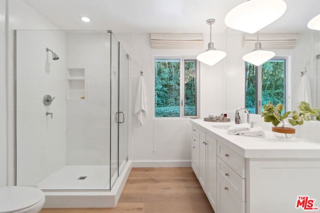 1726 Stone Canyon Road, Los Angeles CA: https://media.crmls.org/mediaz/0b5508ae-c823-4e47-bf6c-4a8679fbf453.jpg