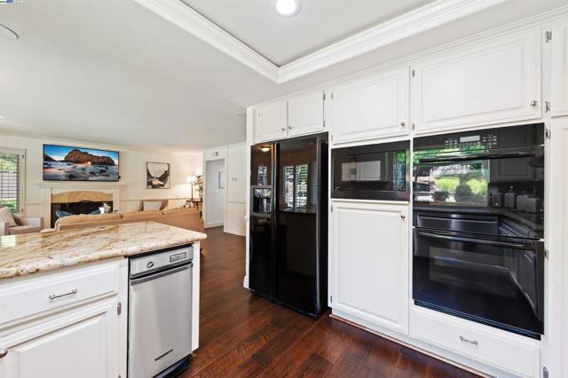 3338 Marsh Hawk Court, Pleasanton CA: https://media.crmls.org/mediaz/0b550f0f-eb7e-443a-931b-75b671e03e2e.jpg