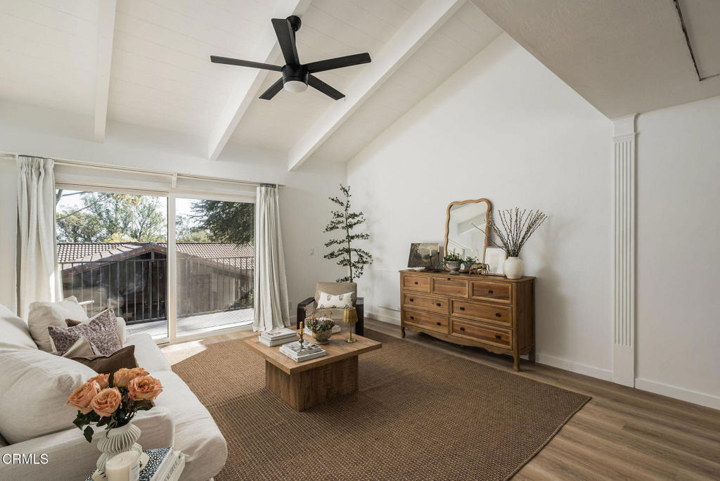 https://media.crmls.org/mediaz/0b555991-7b95-4c77-898b-5b8d7a1e379f.jpg?preset=X-Large