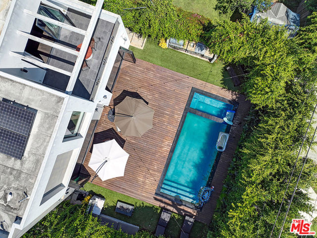 6360 Maryland Drive, Los Angeles CA: https://media.crmls.org/mediaz/0b563f57-fcae-4586-bc82-4356cdcbd299.jpg