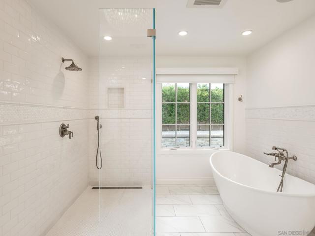 1879 Tahiti Drive, Costa Mesa CA: https://media.crmls.org/mediaz/0b5642f8-9883-44d1-b05d-22197e39ffa5.jpg