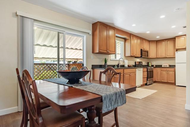25875 Bel Aire Drive, Hayward CA: https://media.crmls.org/mediaz/0b567f15-d8f5-460d-a40e-cfa7ab4e08a4.jpg