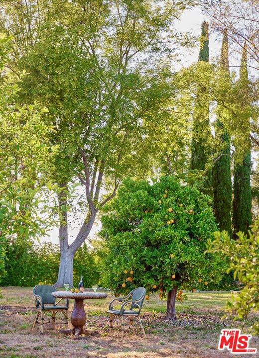 10999 Ojai Santa Paula Road, Ojai CA: https://media.crmls.org/mediaz/0b56c749-7c3a-4608-b337-82eaef3e15dc.jpg