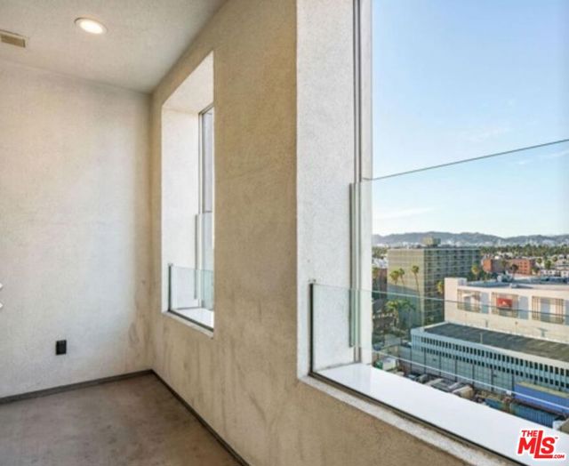 3810 Wilshire Boulevard, Los Angeles CA: https://media.crmls.org/mediaz/0b56f617-b7ce-4913-9ce7-5353bb03e1de.jpg