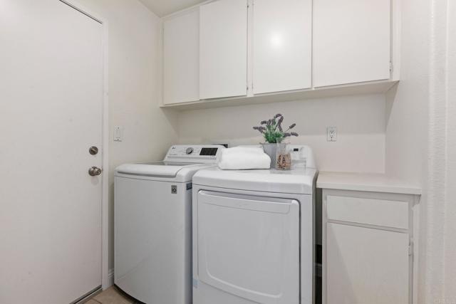 2490 Bear Rock Gln, Escondido CA: https://media.crmls.org/mediaz/0b572783-2ab6-4ba4-8a72-6d867573597f.jpg