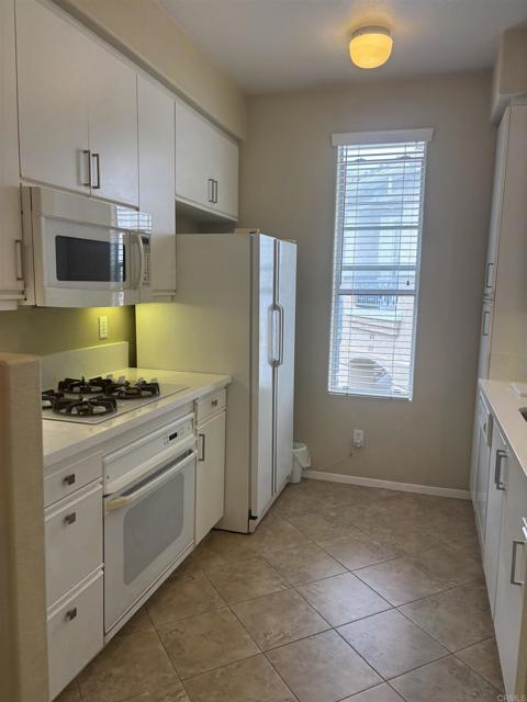 Detail Gallery Image 7 of 14 For 3575 Caminito El Rincon #216,  San Diego,  CA 92130 - 2 Beds | 2 Baths