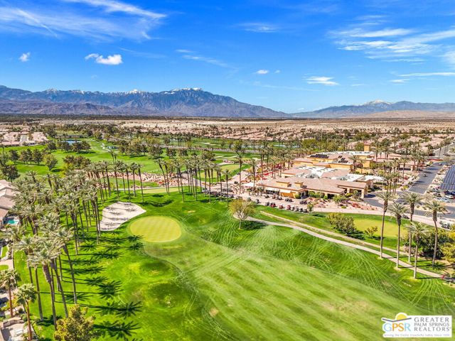 78712 Postbridge Circle, Palm Desert CA: https://media.crmls.org/mediaz/0b57d437-5655-4173-add9-991a9fca3d3e.jpg