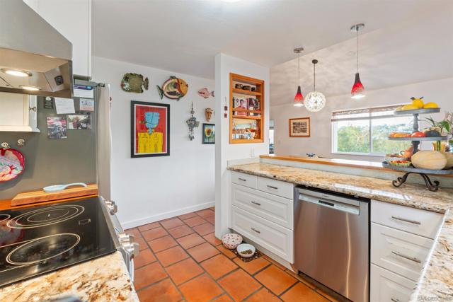 2269 71 Edinburg Ave, Cardiff by the Sea CA: https://media.crmls.org/mediaz/0b582306-cb2a-43fa-9bf5-52c9b4065f1a.jpg