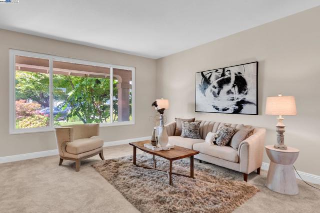 38 Barcelona Pl, Danville CA: https://media.crmls.org/mediaz/0b589c85-1a01-43a3-aa72-17f2ad760033.jpg
