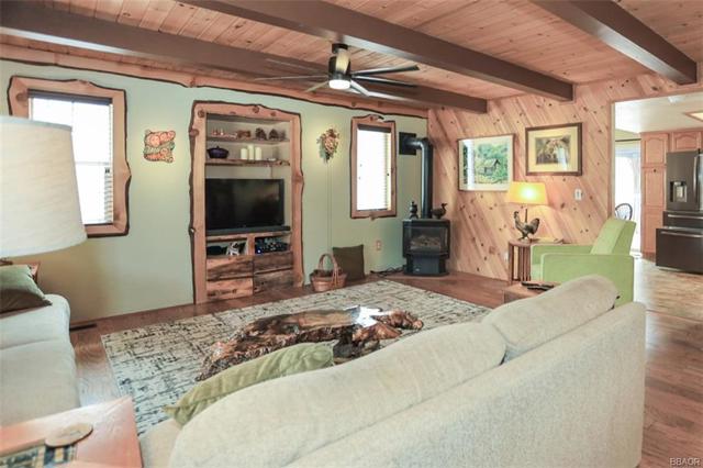 2324 Manzanita Lane, Big Bear CA: https://media.crmls.org/mediaz/0b5939f3-e561-4c1f-a809-5a0791df3e90.jpg