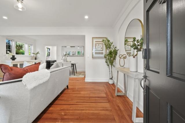 2061 Valparaiso Avenue, Menlo Park CA: https://media.crmls.org/mediaz/0b599769-335d-4441-bf68-c93b2e23c48f.jpg