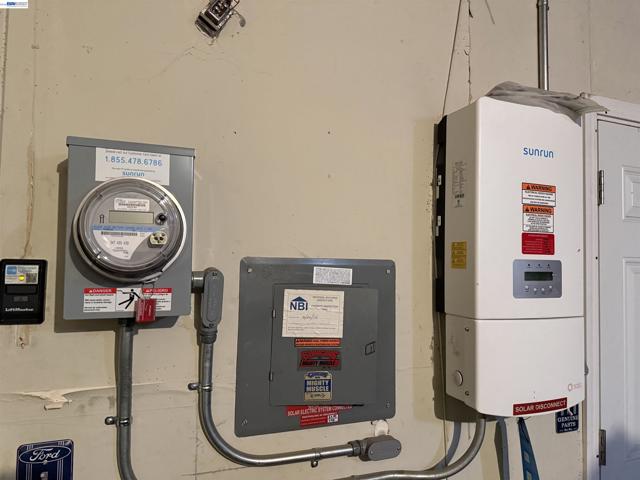 2203 Glenmount Dr, Pittsburg CA: https://media.crmls.org/mediaz/0b59a19a-d264-4f59-8c1d-a828b8fcbe56.jpg