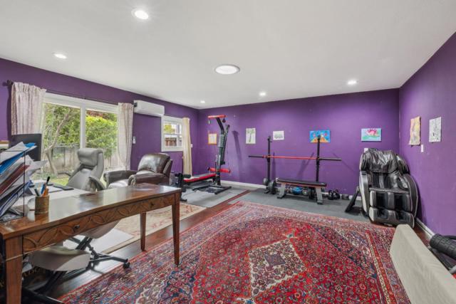 4021 Campana Drive, Palo Alto CA: https://media.crmls.org/mediaz/0b5aa512-ed1a-4d48-a793-81df02159312.jpg