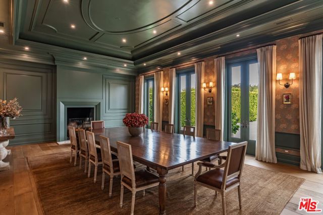 2571 Wallingford Drive, Beverly Hills CA: https://media.crmls.org/mediaz/0b5ac765-c25f-48af-b3fc-696a09f8b84a.jpg