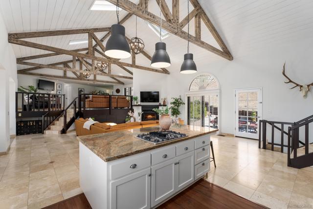 9844 Lorraine Ridge Trail, El Cajon CA: https://media.crmls.org/mediaz/0b5af8ef-f187-4b09-ac94-2239fe4bbf84.jpg