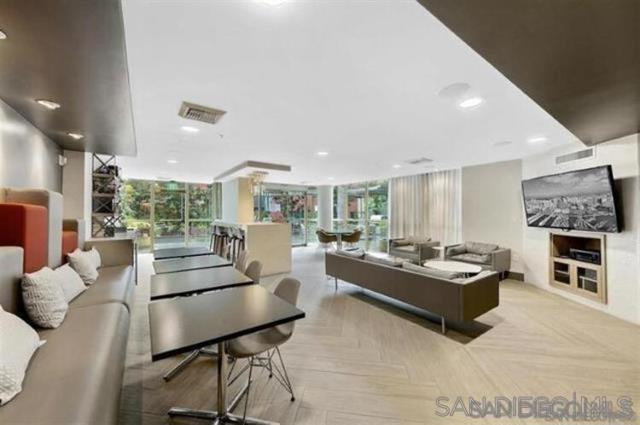1240 India St, San Diego CA: https://media.crmls.org/mediaz/0b5afb6c-2993-483f-b58e-606f07b70278.jpg