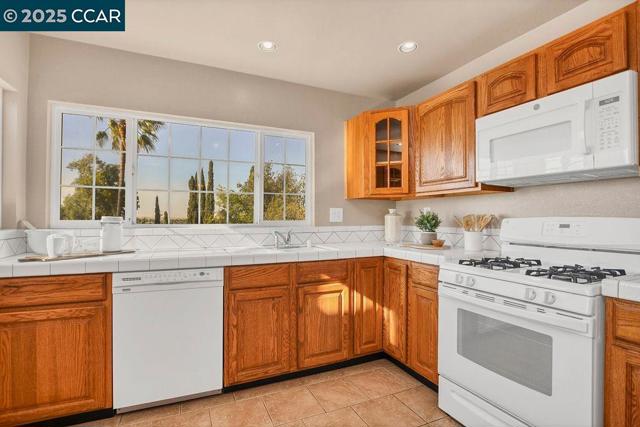 417 Lynn Ave, Antioch CA: https://media.crmls.org/mediaz/0b5b6f5c-c43a-49a8-b1d2-59cfed88f749.jpg
