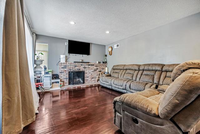 26280 Adrian Avenue, Hayward CA: https://media.crmls.org/mediaz/0b5ba574-e2b5-4359-b3ff-2e10834ece58.jpg