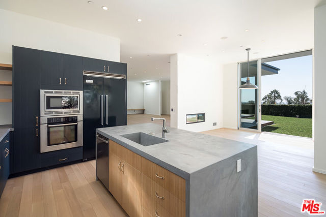 1355 Devlin Drive, Los Angeles CA: https://media.crmls.org/mediaz/0b5ba5a6-353a-44e6-924b-12f78bcf8f6b.jpg