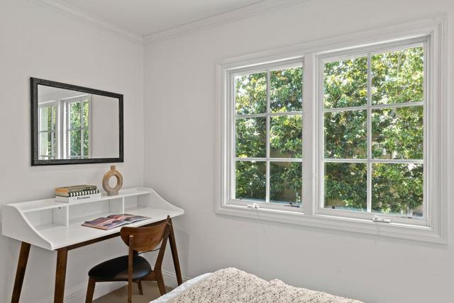 1246 Hoover Street, Menlo Park CA: https://media.crmls.org/mediaz/0b5be911-f2a1-4322-bdb2-edc0728154c1.jpg