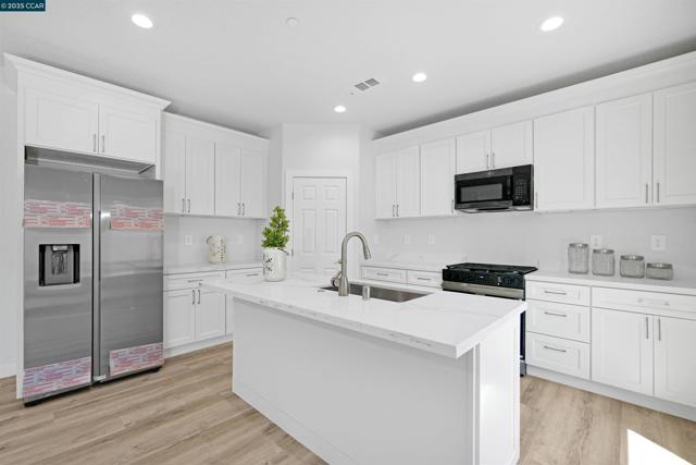 2722 Cowell Rd, Concord CA: https://media.crmls.org/mediaz/0b5c2d5c-ac21-4cba-8146-28ab2b23e9a2.jpg