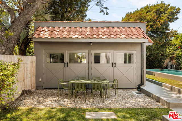 623 N Sierra Bonita Avenue, Los Angeles CA: https://media.crmls.org/mediaz/0b5c64e1-7b63-44d8-9ead-dedaea576357.jpg