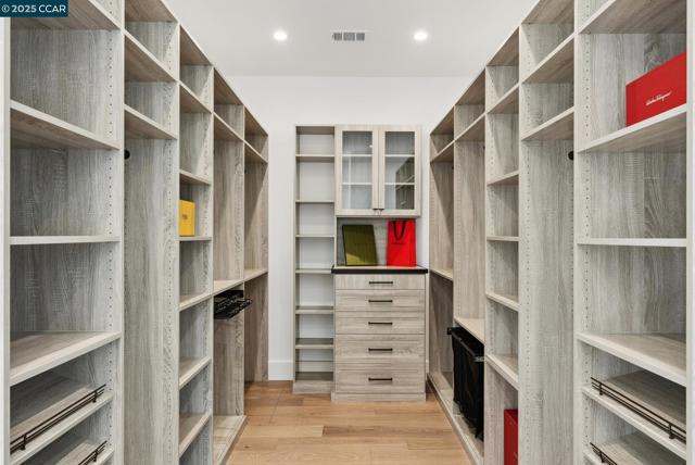 17 Julianne Ct, Walnut Creek CA: https://media.crmls.org/mediaz/0b5ceb4c-75b5-4b3e-b169-87e392b9543f.jpg