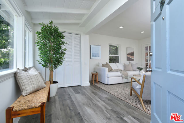 15200 Del Gado Drive, Sherman Oaks CA: https://media.crmls.org/mediaz/0b5da1a3-dcf4-4f63-8f9b-3b7cf6faa6fb.jpg